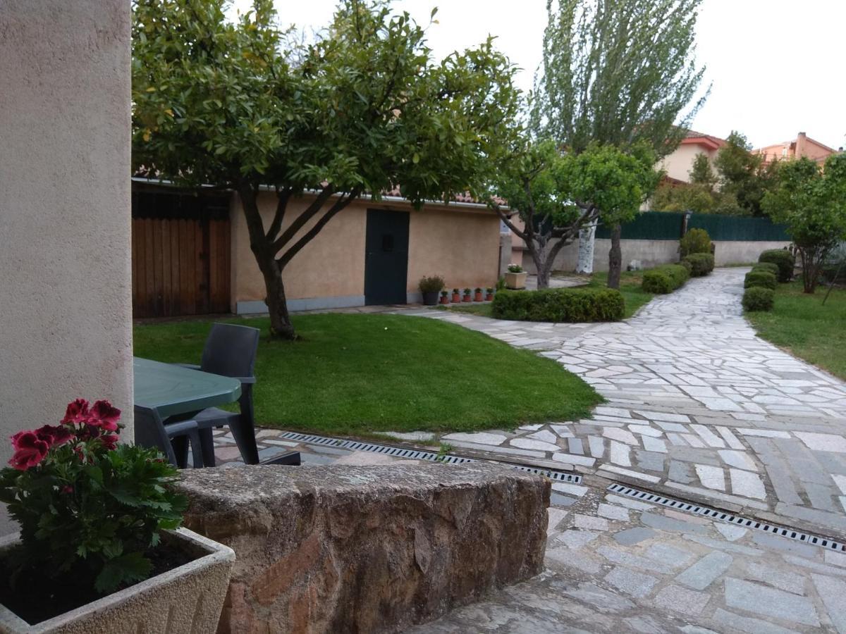 Casa Rural Las Tuyas En Segovia Palazuelos de Eresma Exterior foto